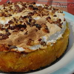 Рецепт Лимонного пирожного Софи Лорен с грецкими орехами, изюмом и безе