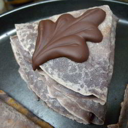 Рецепт Пирожных блинных Обамок в шоколаде с ванильным пудингом и вишней