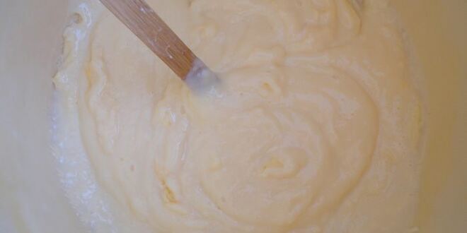 Рецепт пирожных блинных обамок в шоколаде с ванильным пудингом и вишней