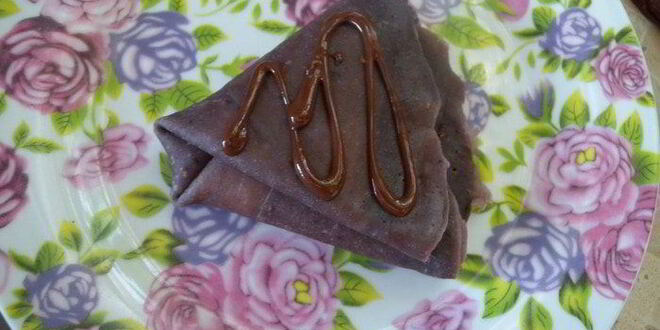 Рецепт пирожных блинных обамок в шоколаде с ванильным пудингом и вишней