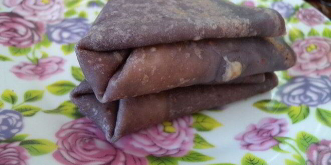 Рецепт пирожных блинных обамок в шоколаде с ванильным пудингом и вишней