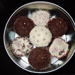 Рецепт Шоколадных пирожных с шоколадным и ванильным кремом