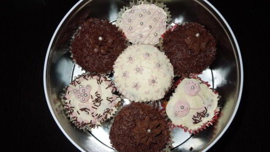 Рецепт шоколадных пирожных с шоколадным и ванильным кремом