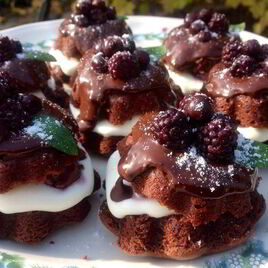 Рецепт Шоколадных пирожных с вишней