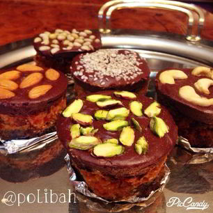 Рецепт Сыроедных пирожных Маскарад