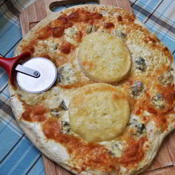 Рецепт Белой пиццы Три сыра