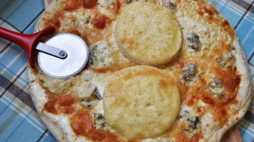 Рецепт белой пиццы три сыра