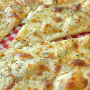 Рецепт Чесночной пиццы с моцареллой