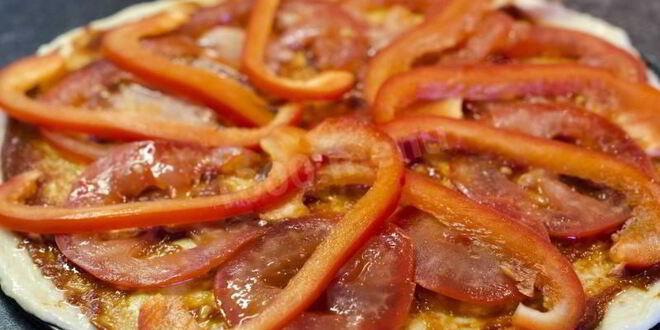 Рецепт домашней пиццы с креветками и сыром