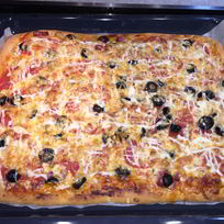 Пицца с помидорами