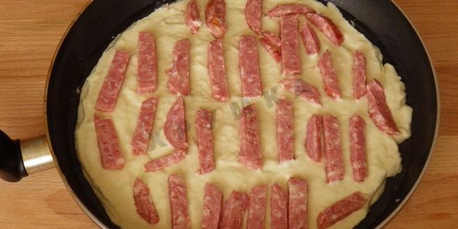 Рецепт пиццы на сковороде за 5 минут с сыром и колбасой