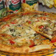 Рецепт Пиццы овощной с грибами и зеленью по-деревенски