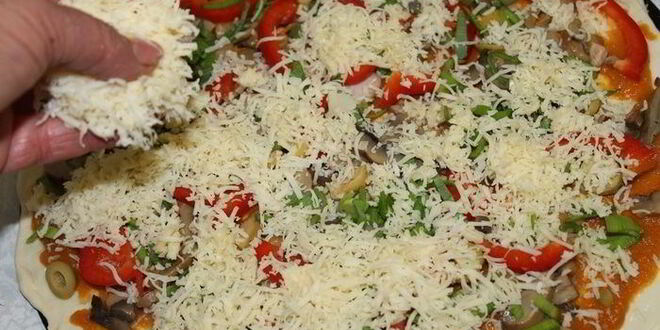 Рецепт пиццы овощной с грибами и зеленью по-деревенски