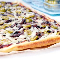 Рецепт Пиццы с говяжьим языком и оливками