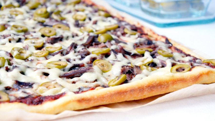 Рецепт пиццы с говяжьим языком и оливками