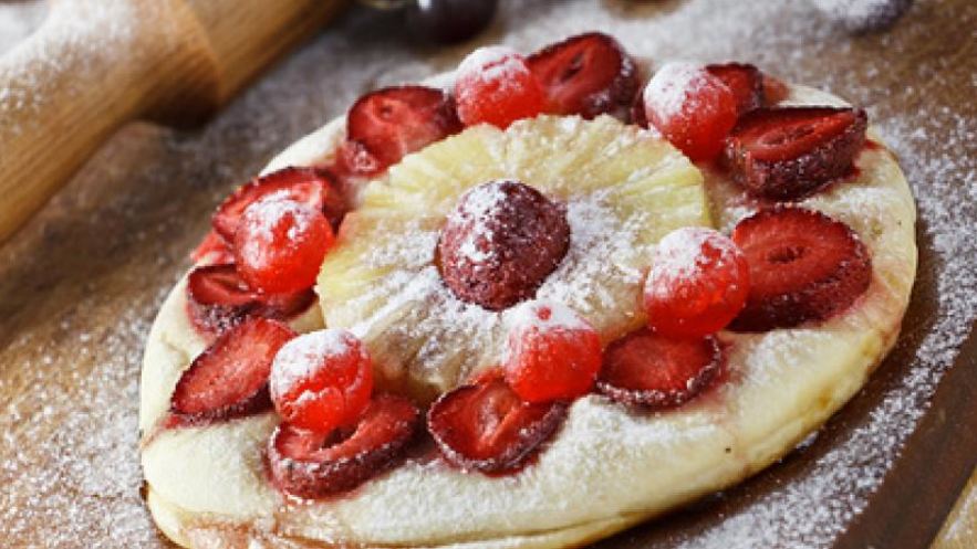 Рецепт пиццы с клубникой и ананасом