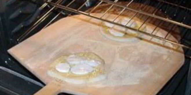 Рецепт пиццы с сыром моцарелла и кедровыми орешками