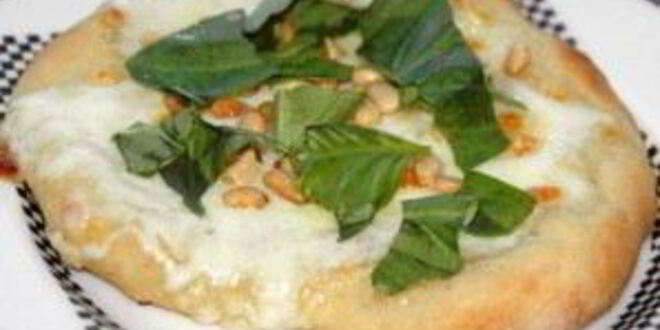 Рецепт пиццы с сыром моцарелла и кедровыми орешками