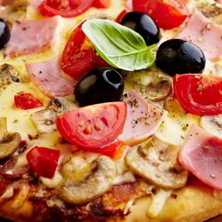 Рецепт Пиццы с ветчиной и моцареллой