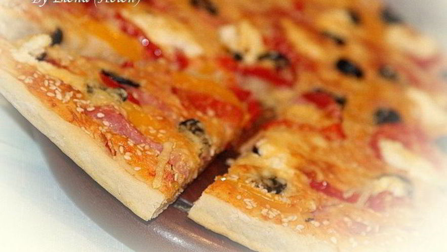 Рецепт пиццы с ветчиной, перцем и творожным сыром