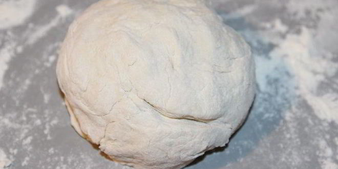 Рецепт пиццы с ветчиной, перцем и творожным сыром