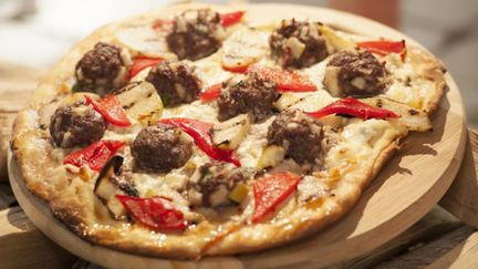 Рецепт Пиццы с яблочными митболами и соусом из печеного картофеля