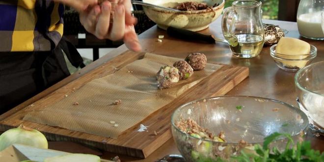 Рецепт пиццы с яблочными митболами и соусом из печеного картофеля