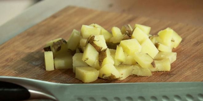 Рецепт пиццы с яблочными митболами и соусом из печеного картофеля