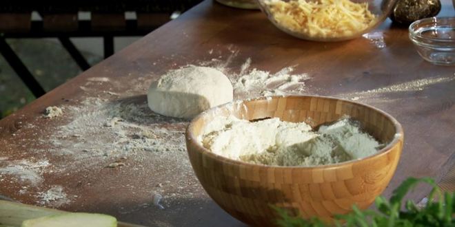 Рецепт пиццы с яблочными митболами и соусом из печеного картофеля