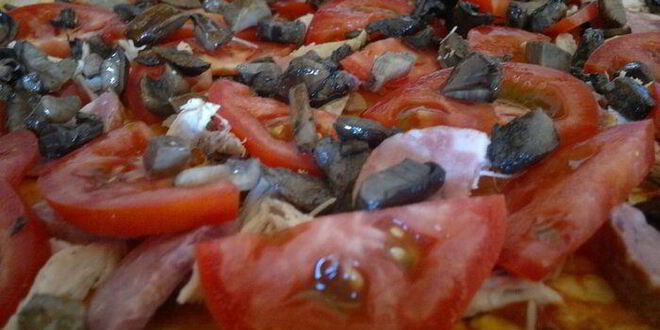 Рецепт слоеной пиццы с копченой грудкой