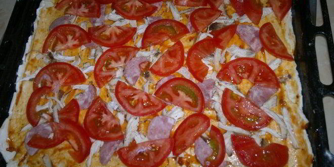 Рецепт слоеной пиццы с копченой грудкой