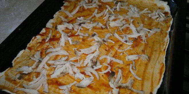 Рецепт слоеной пиццы с копченой грудкой