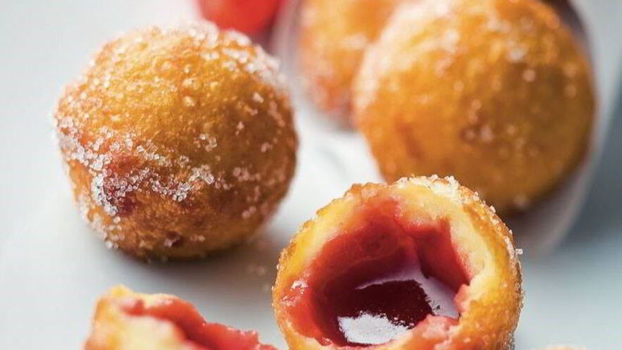 Рецепт пончиков с клубнично-ванильной начинкой