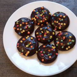 Рецепт Пончиков в шоколадной глазури