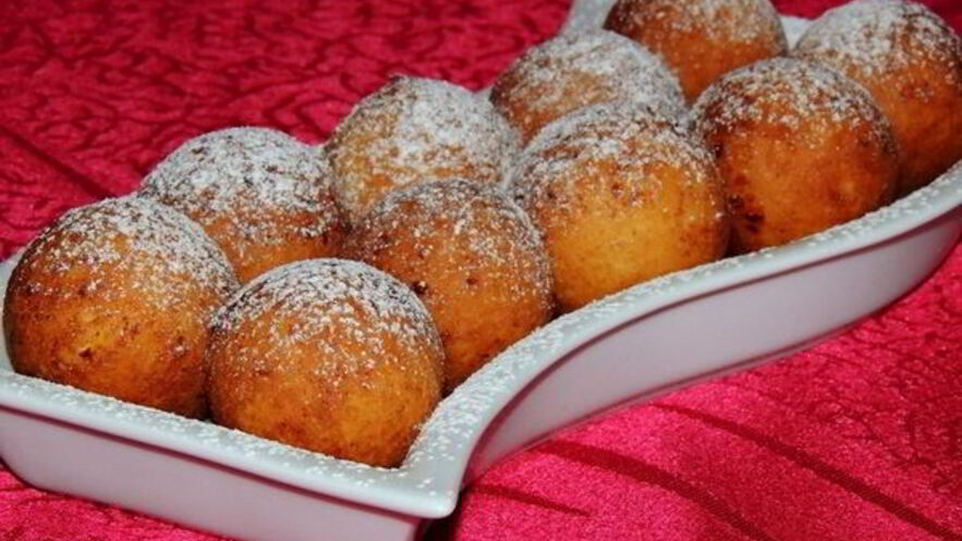 Рецепт пышных пончиков из творога с корицей