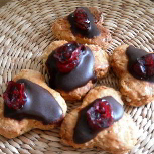 Рецепт Медовых пряников с шоколадом и вяленой клюквой