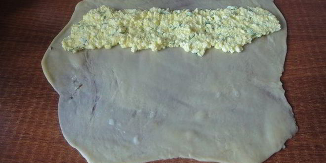 Рецепт рулетиков с творогом и вишней