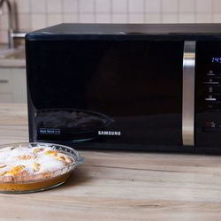 Рецепт Ароматной шарлотки в микроволновке Samsung