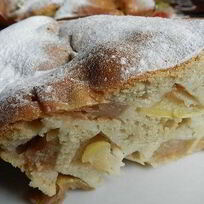 Быстрая яблочная шарлотка в духовке