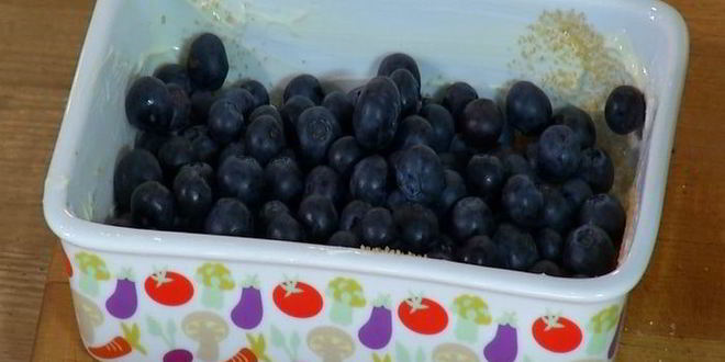 Рецепт лимонной шарлотки с голубикой