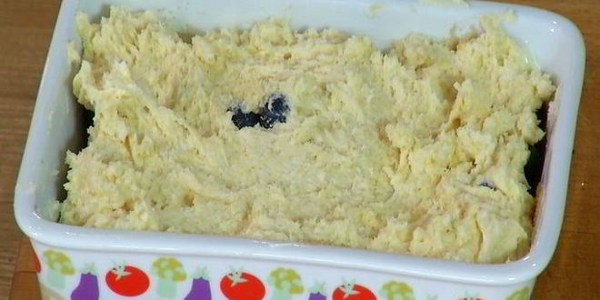 Рецепт лимонной шарлотки с голубикой