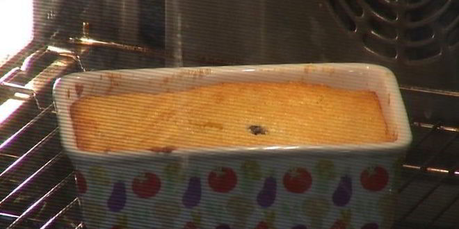 Рецепт лимонной шарлотки с голубикой