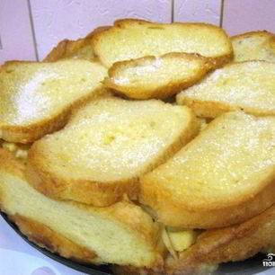 Рецепт Шарлотки из батона с яблоками