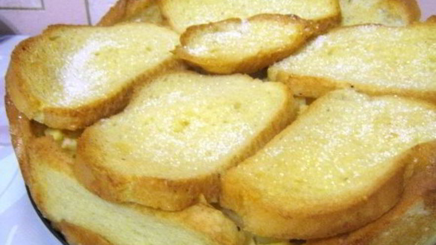 Рецепт шарлотки из батона с яблоками