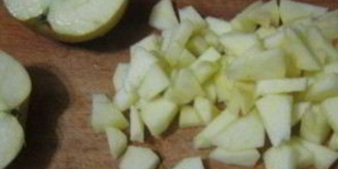 Рецепт шарлотки из батона с яблоками