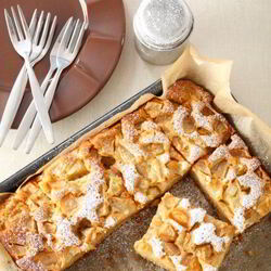 Рецепт Шарлотки с кислыми яблоками и корицей