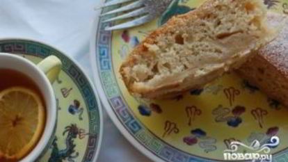 Рецепт Шарлотки с манкой и яблоками