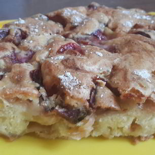 Рецепт Шарлотки с яблоками и сливой