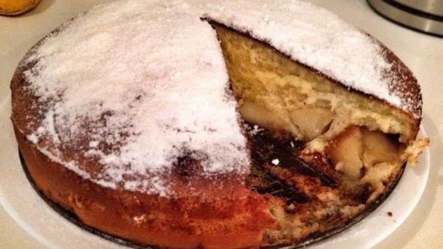 Рецепт шарлотки с яблоками в меде