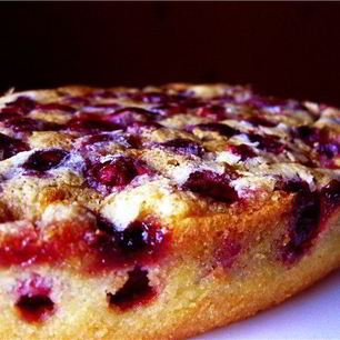 Рецепт Шарлотки с замороженной вишней